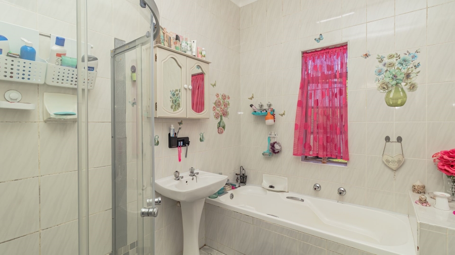 4 Bedroom Property for Sale in Bodorp Western Cape